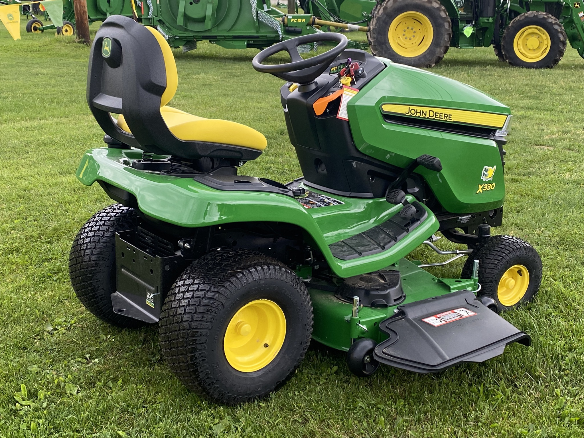 2025 John Deere X330 Image 3
