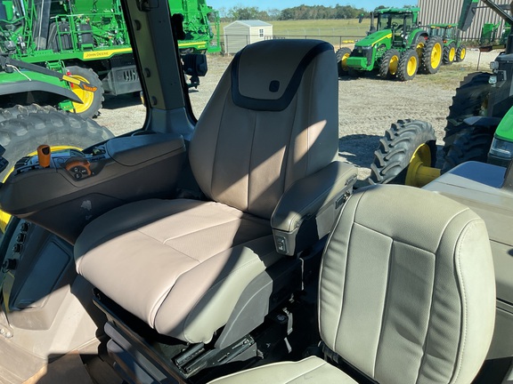 2023 John Deere 8R 370 Photo 6