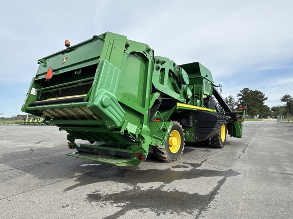 2019 John Deere CP690