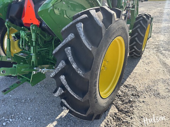 Photo of 2024 John Deere 5067E