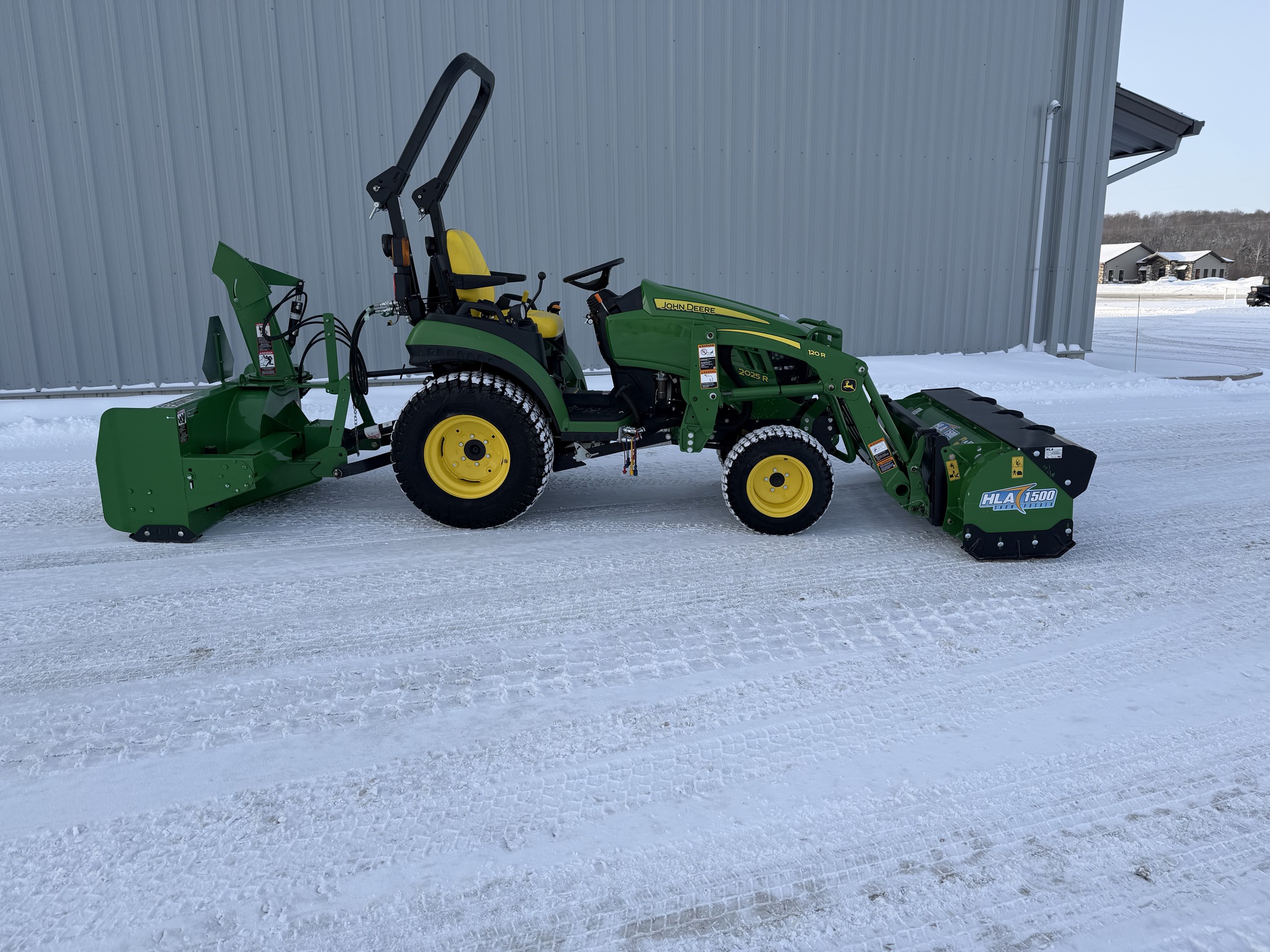 2019 John Deere 2025R Image 1