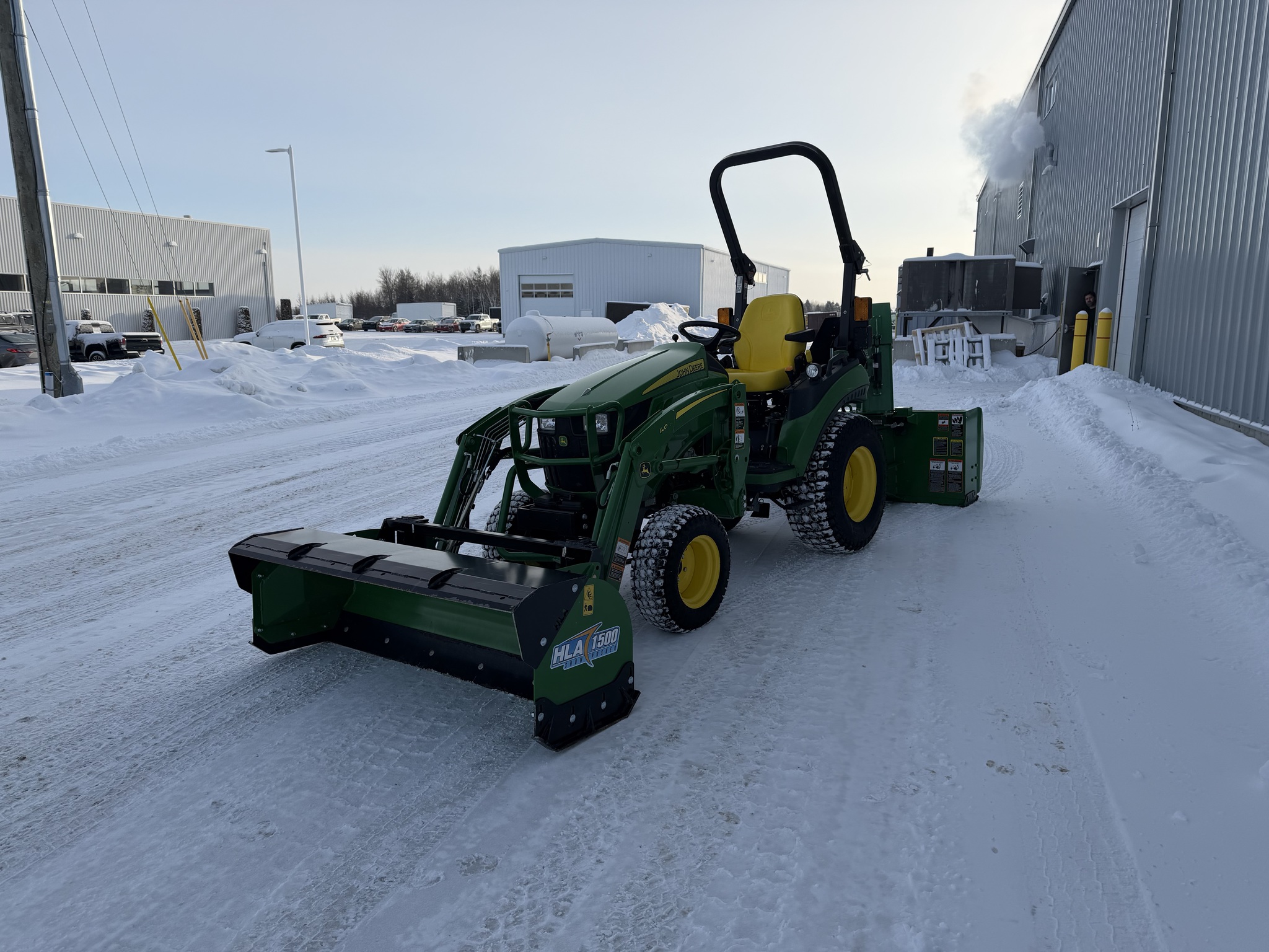 2019 John Deere 2025R Image 4