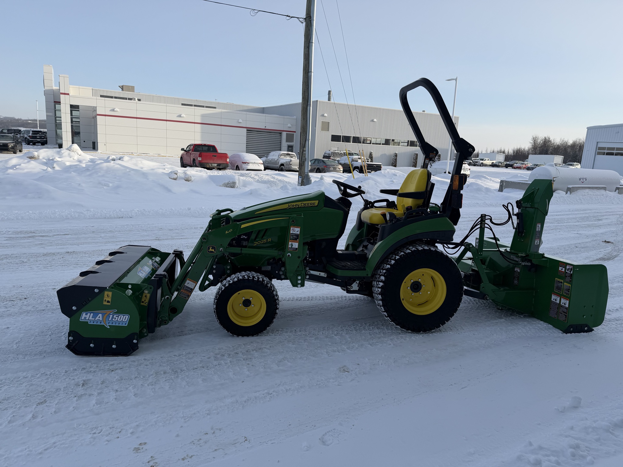 2019 John Deere 2025R Image 5