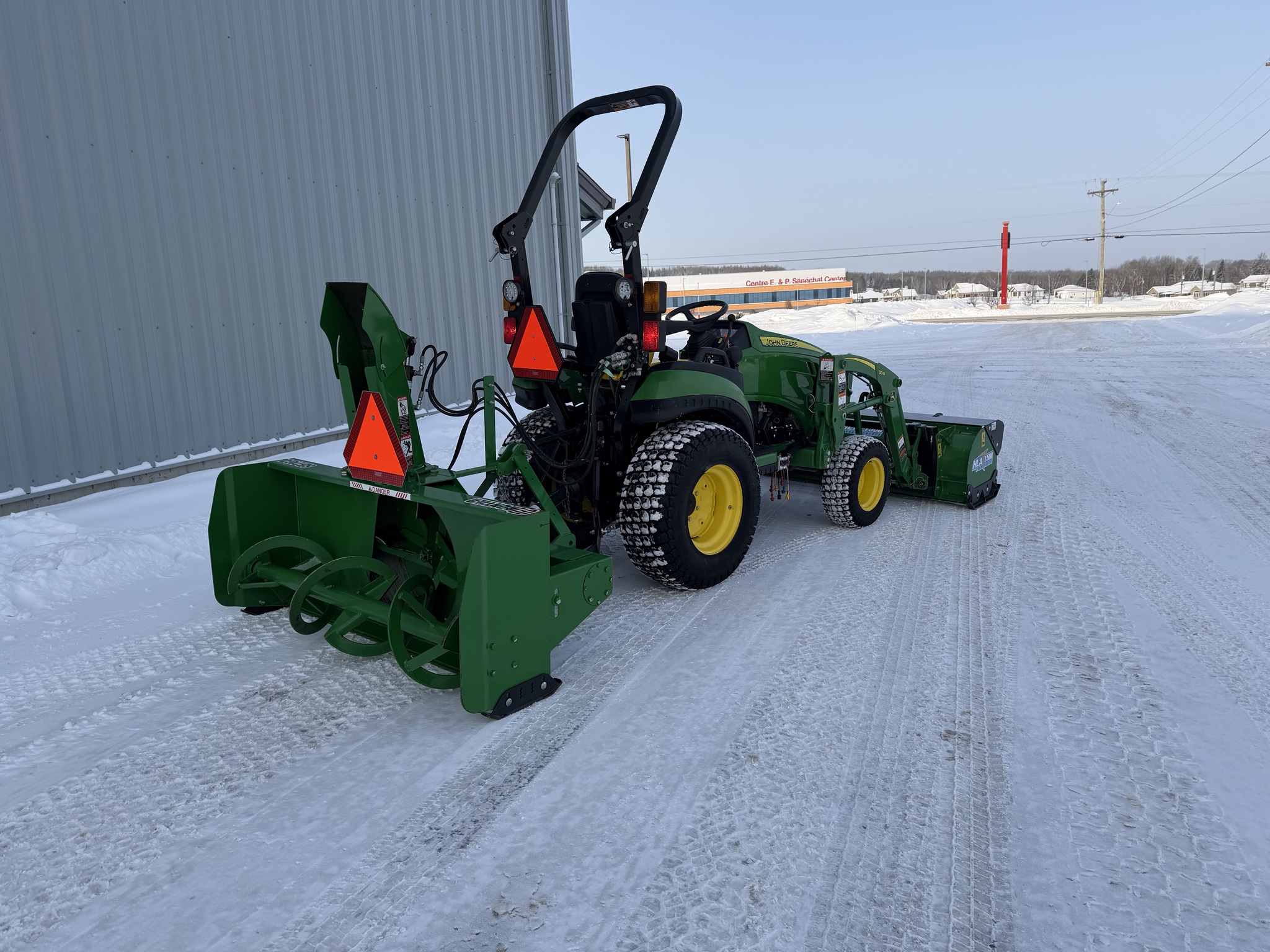2019 John Deere 2025R Image 8