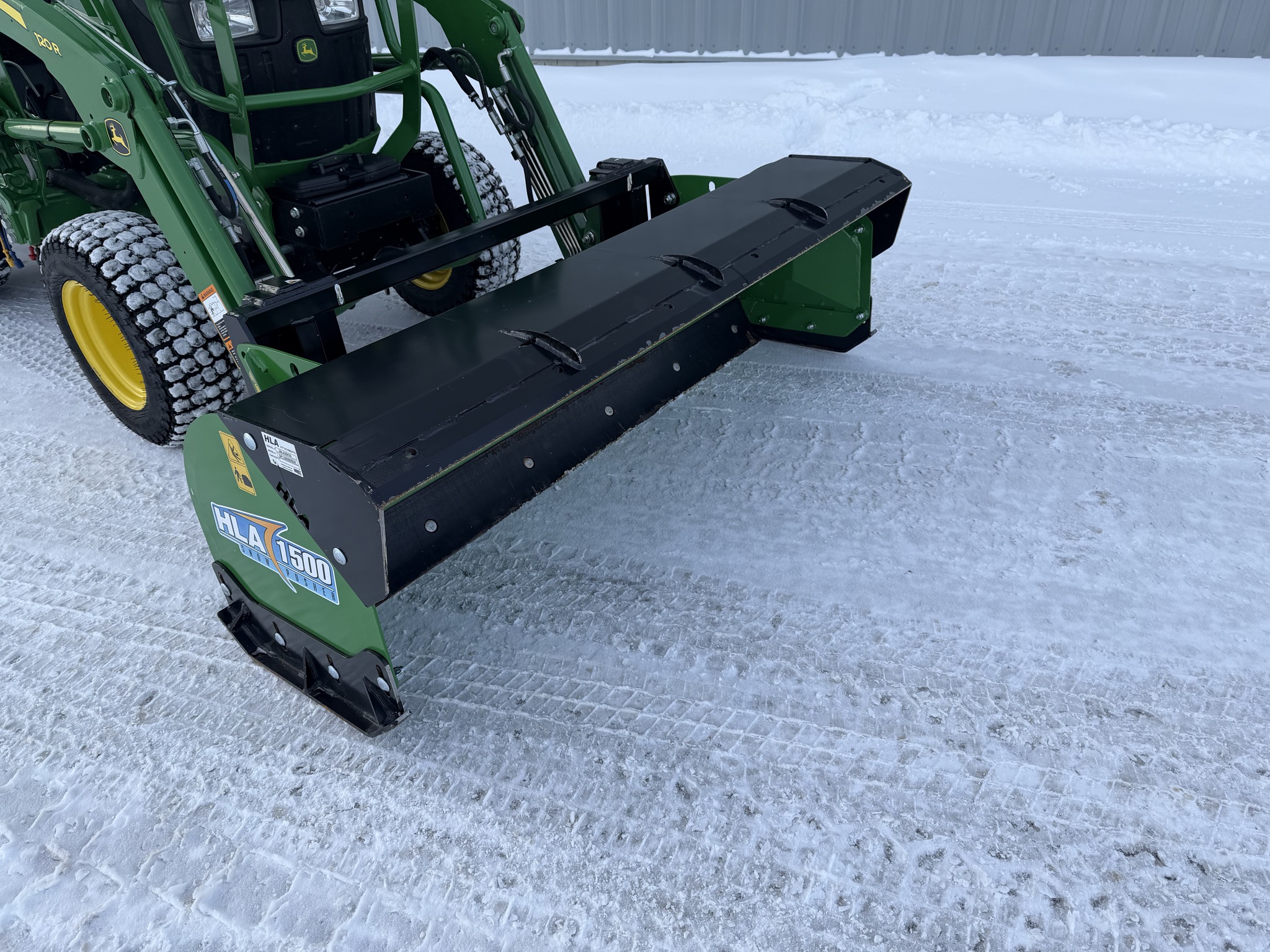 2019 John Deere 2025R Image 12