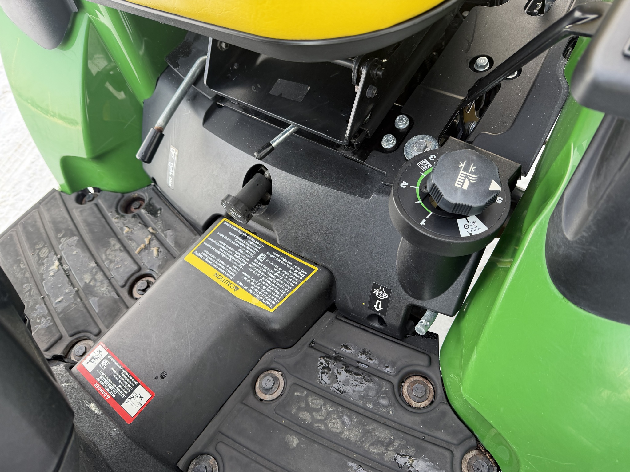 2019 John Deere 2025R Image 19