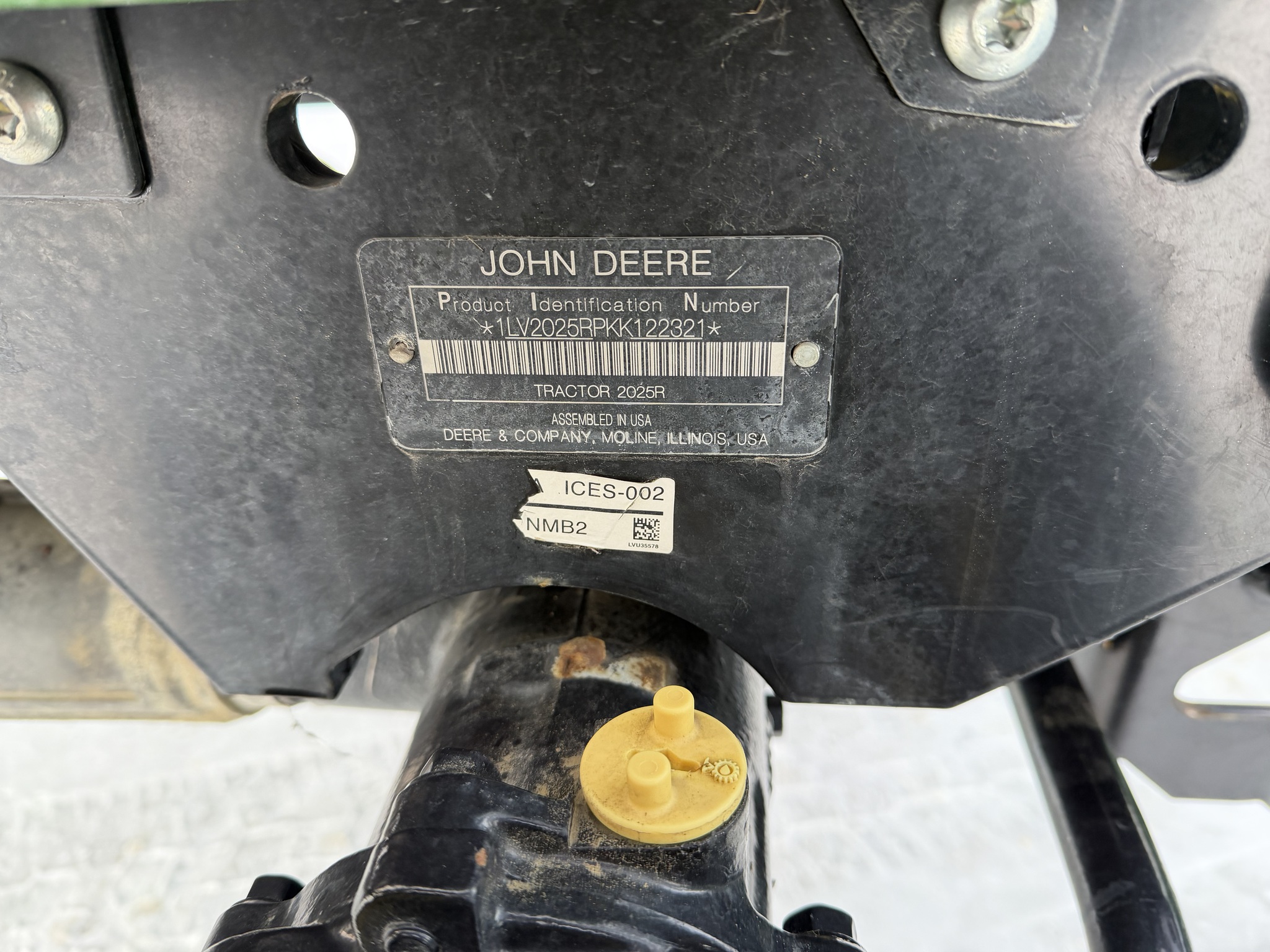 2019 John Deere 2025R Image 23