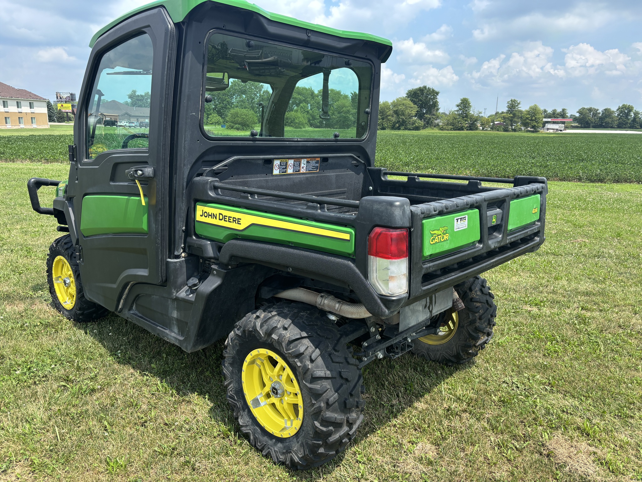 2022 John Deere XUV 835R Image 2