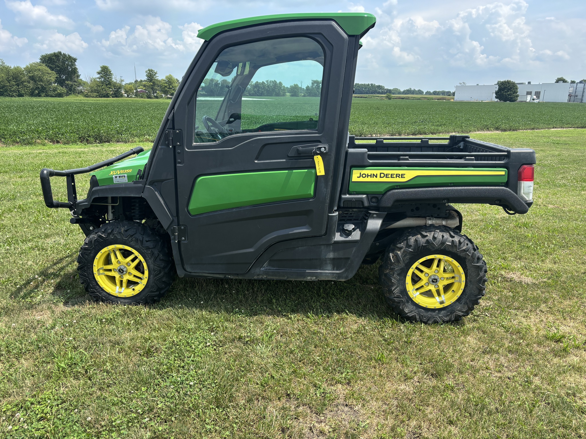 2022 John Deere XUV 835R Image 1