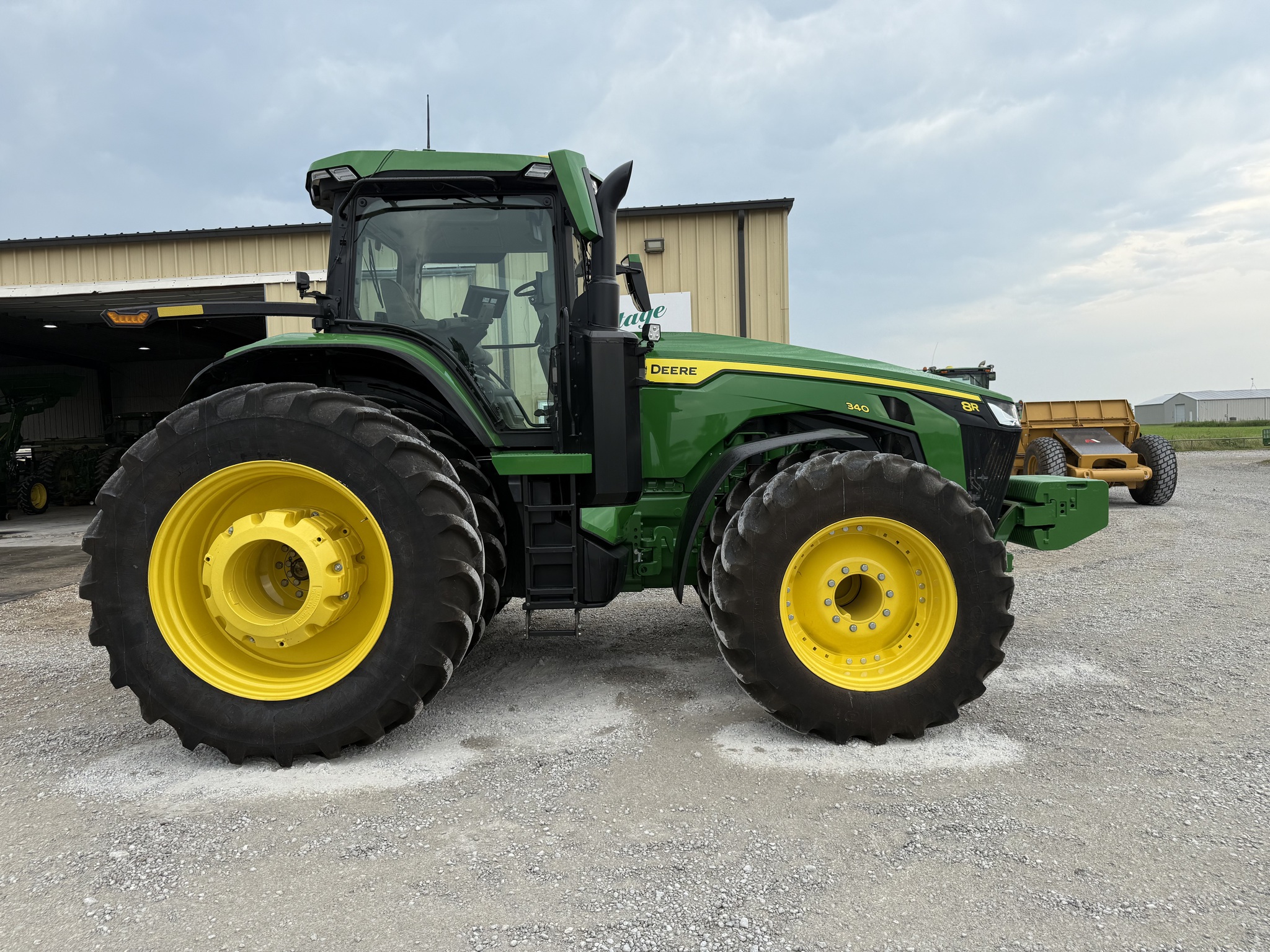  2024 John Deere 8R 340 at Heritage Tractor in Nevada, MO