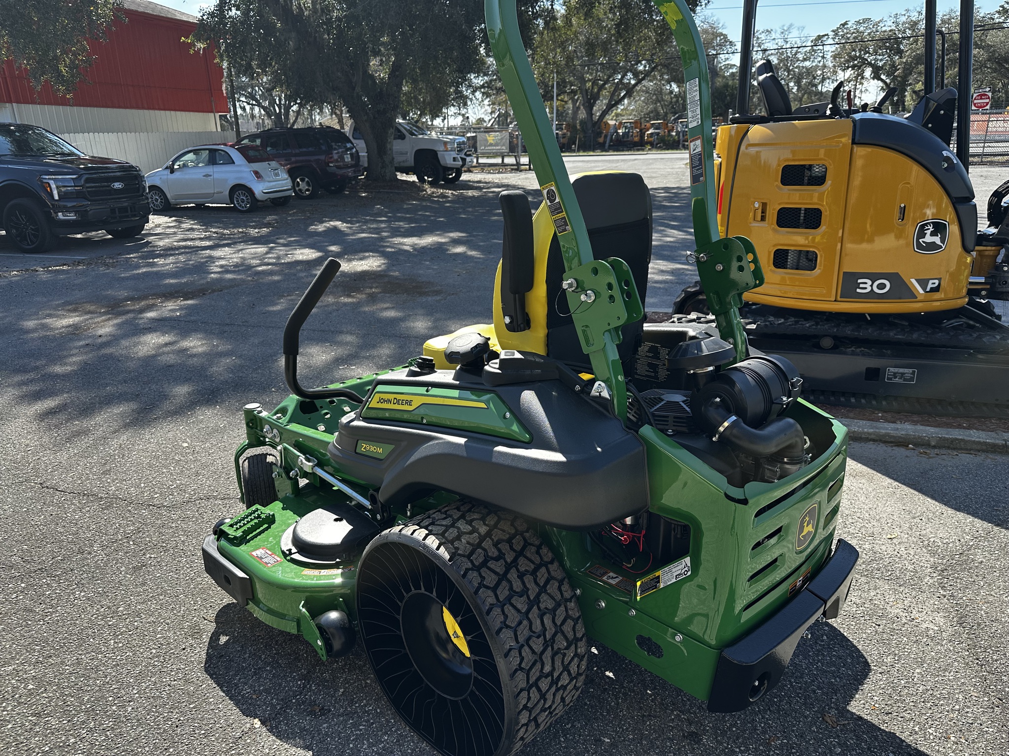 2025 John Deere Z930M Image 6