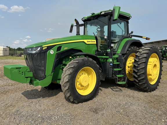 2023 John Deere 8R 250 Photo 1