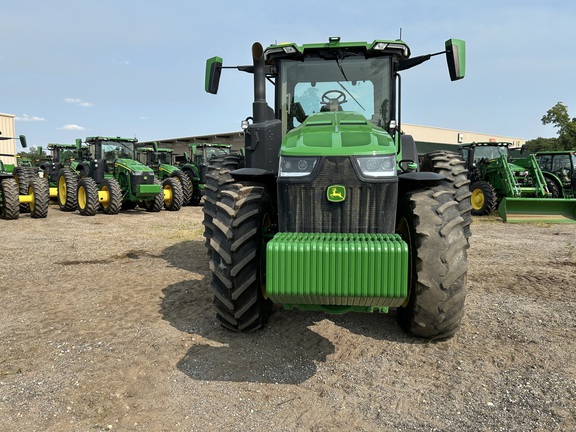 2023 John Deere 8R 250 Photo 2