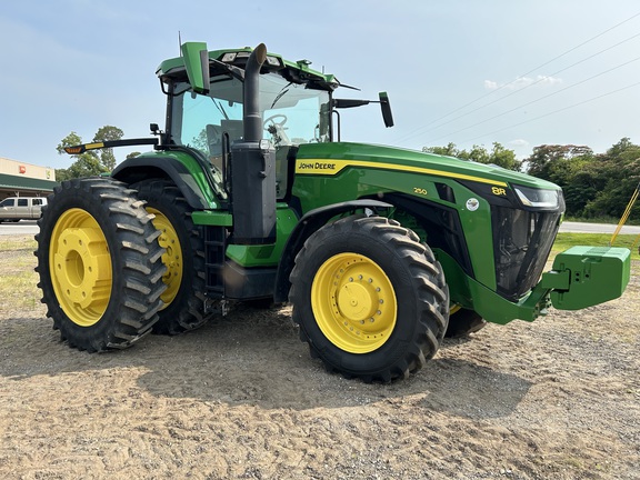 2023 John Deere 8R 250 Photo 4