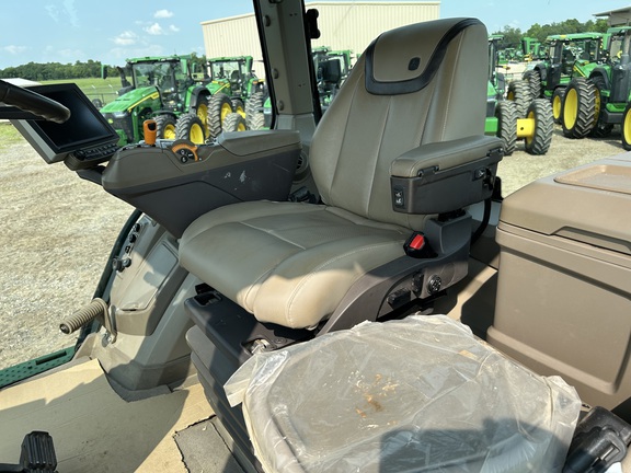 2023 John Deere 8R 250 Photo 6