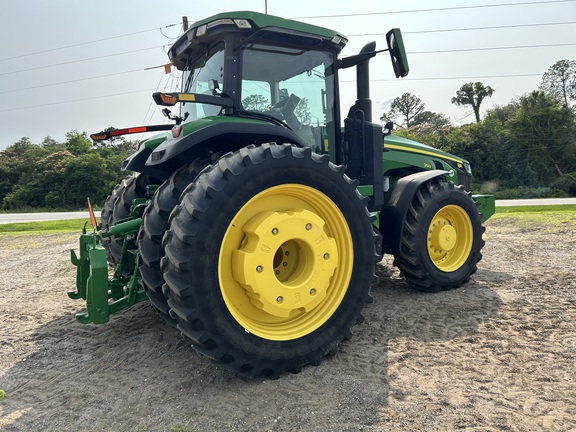 2023 John Deere 8R 250 Photo 3