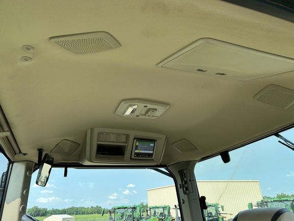 2023 John Deere 8R 250 Photo 8