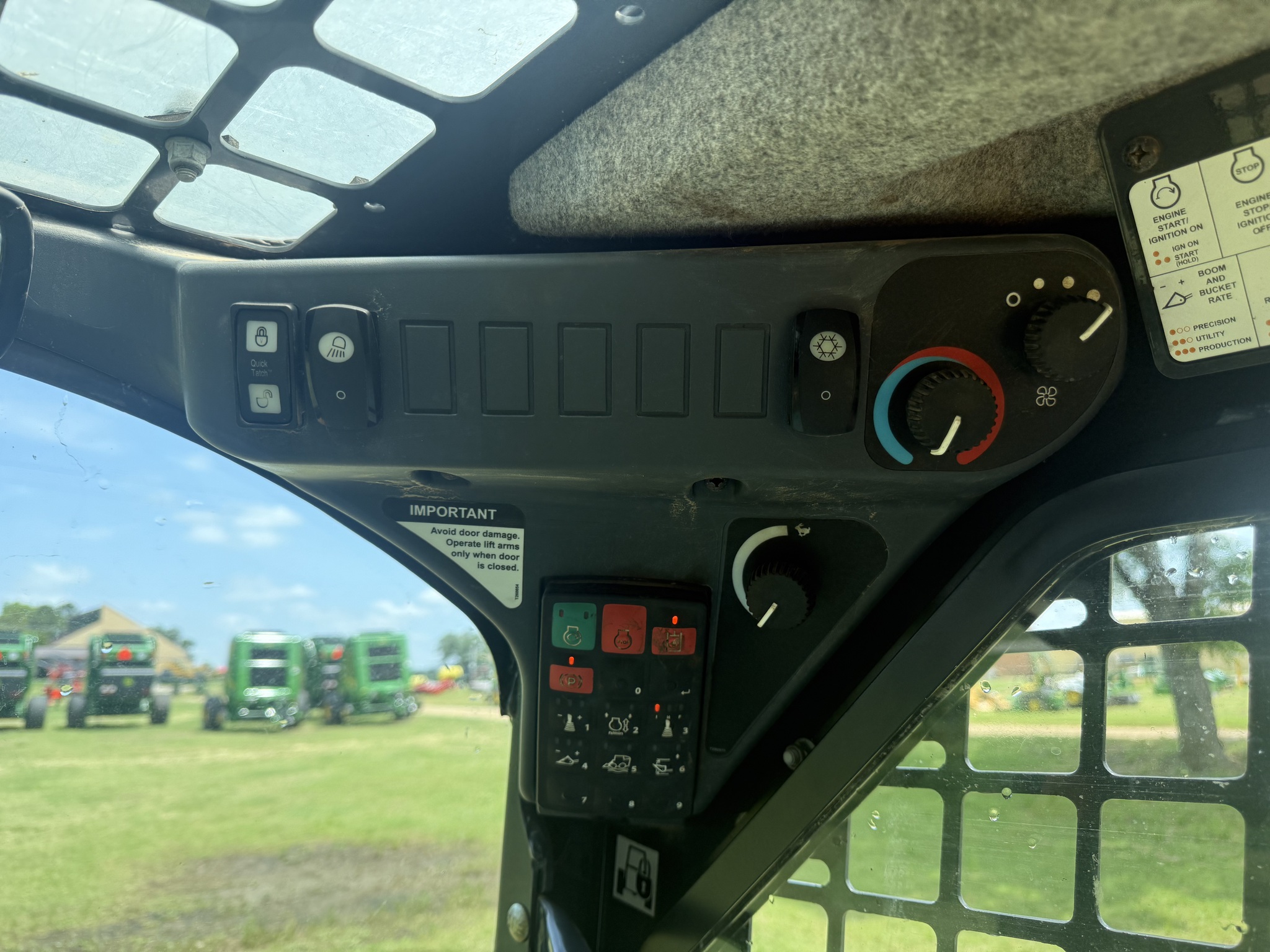 2020 John Deere 317G Image 18