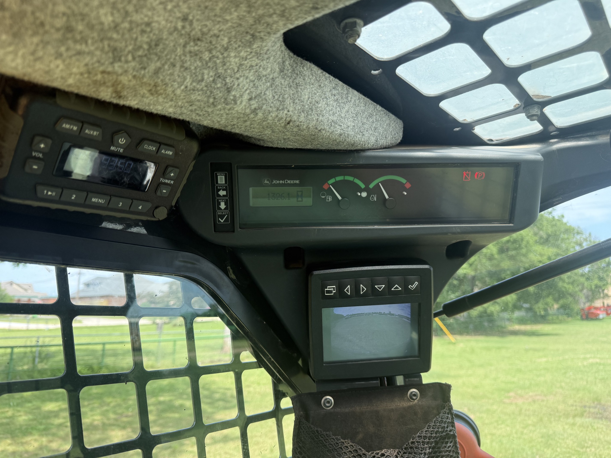 2020 John Deere 317G Image 17