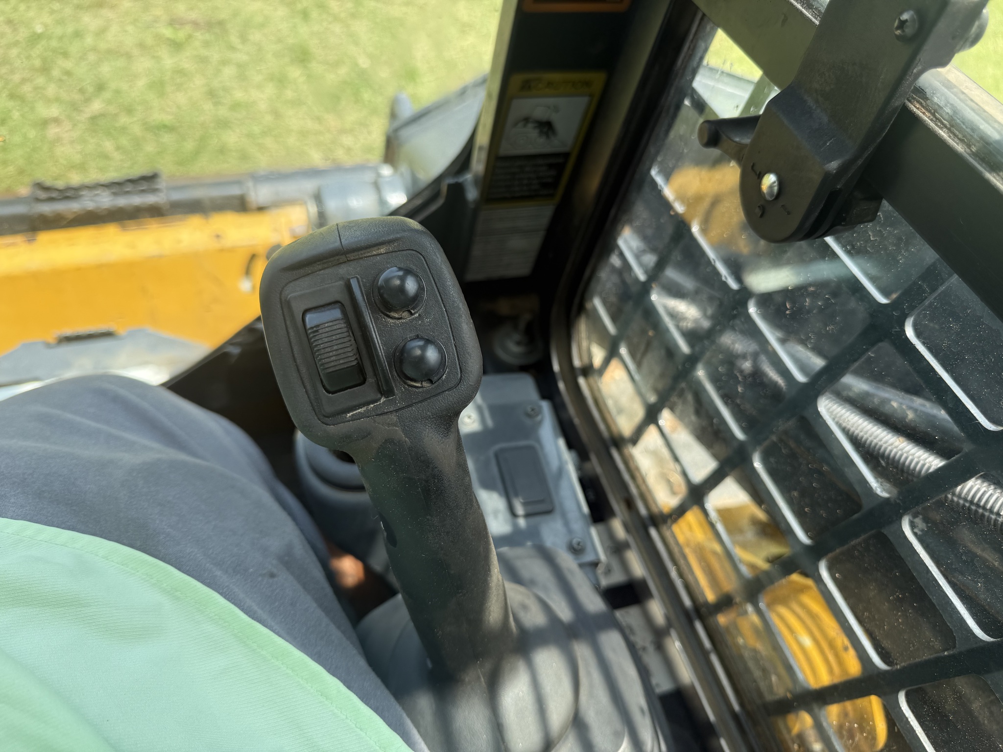 2020 John Deere 317G Image 15