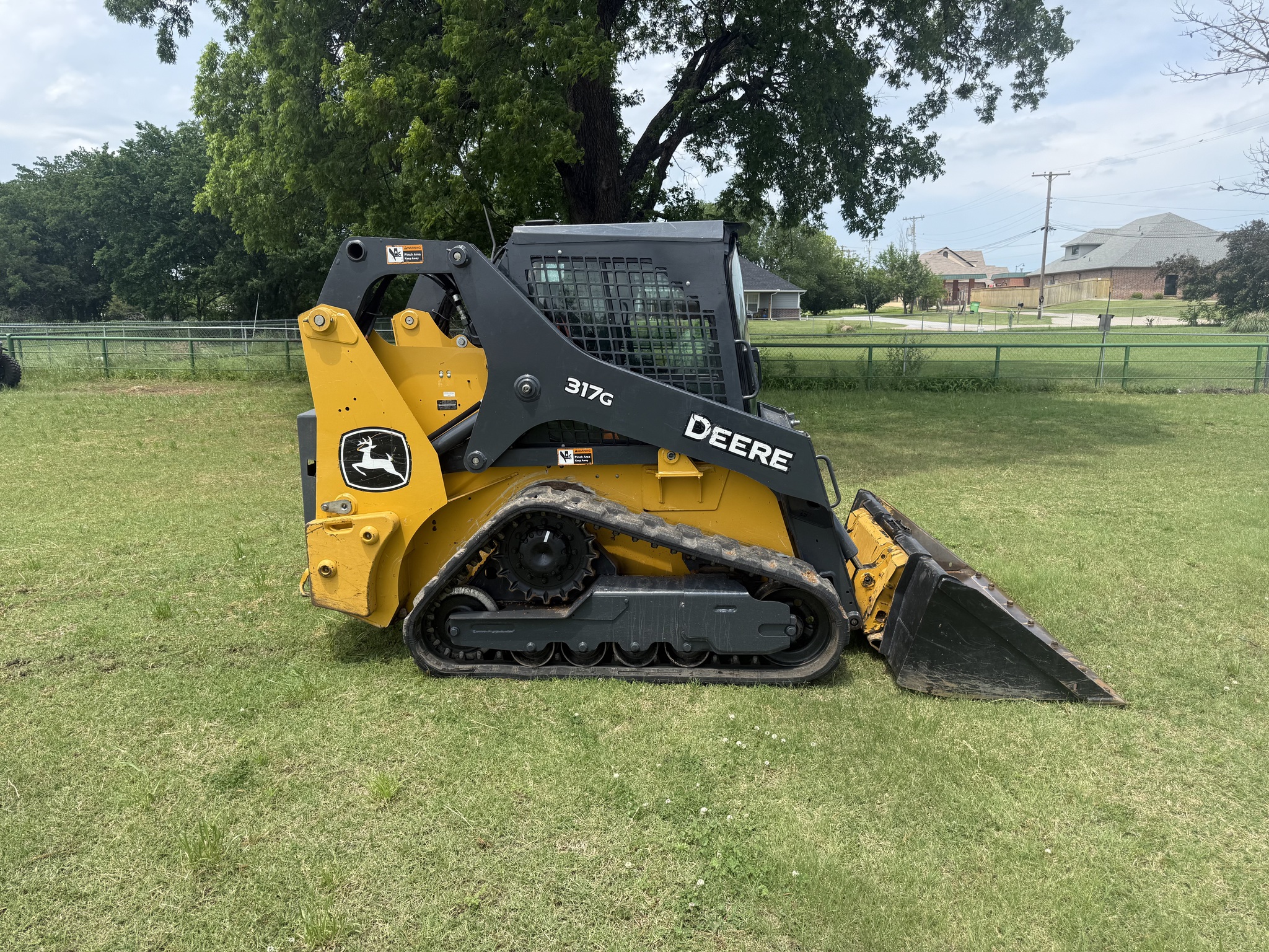 2020 John Deere 317G Image 2