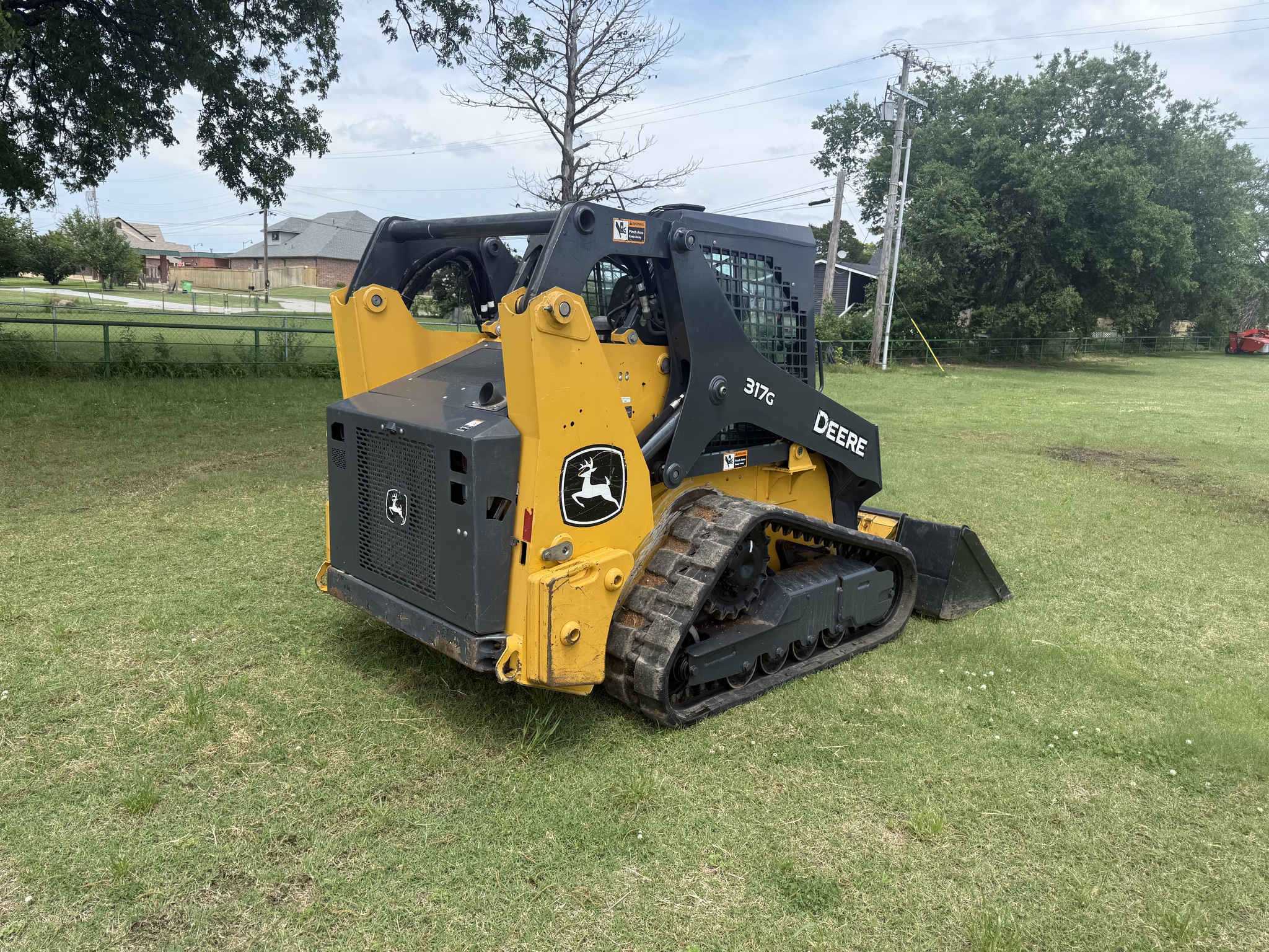 2020 John Deere 317G Image 3