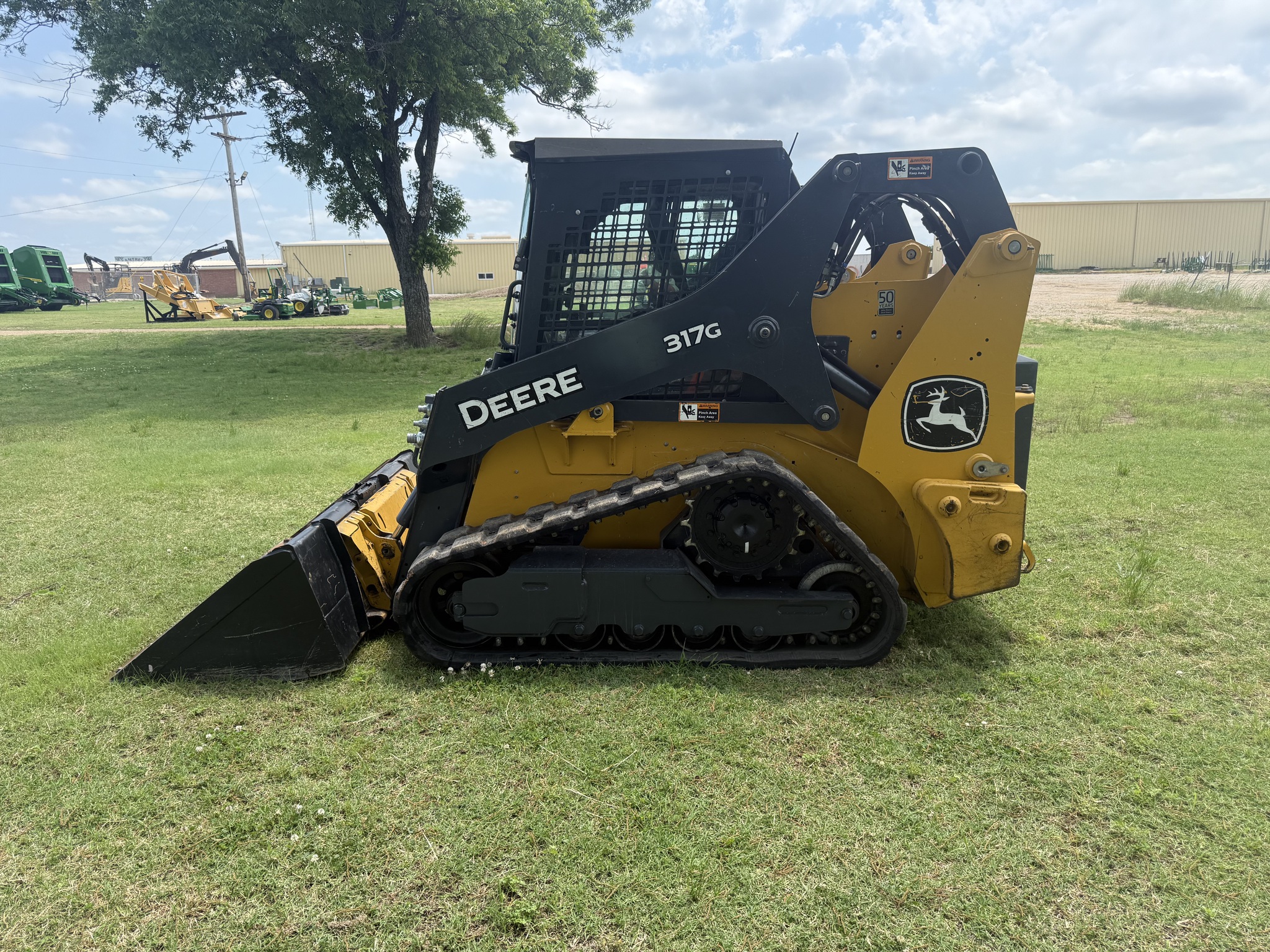 2020 John Deere 317G Image 6
