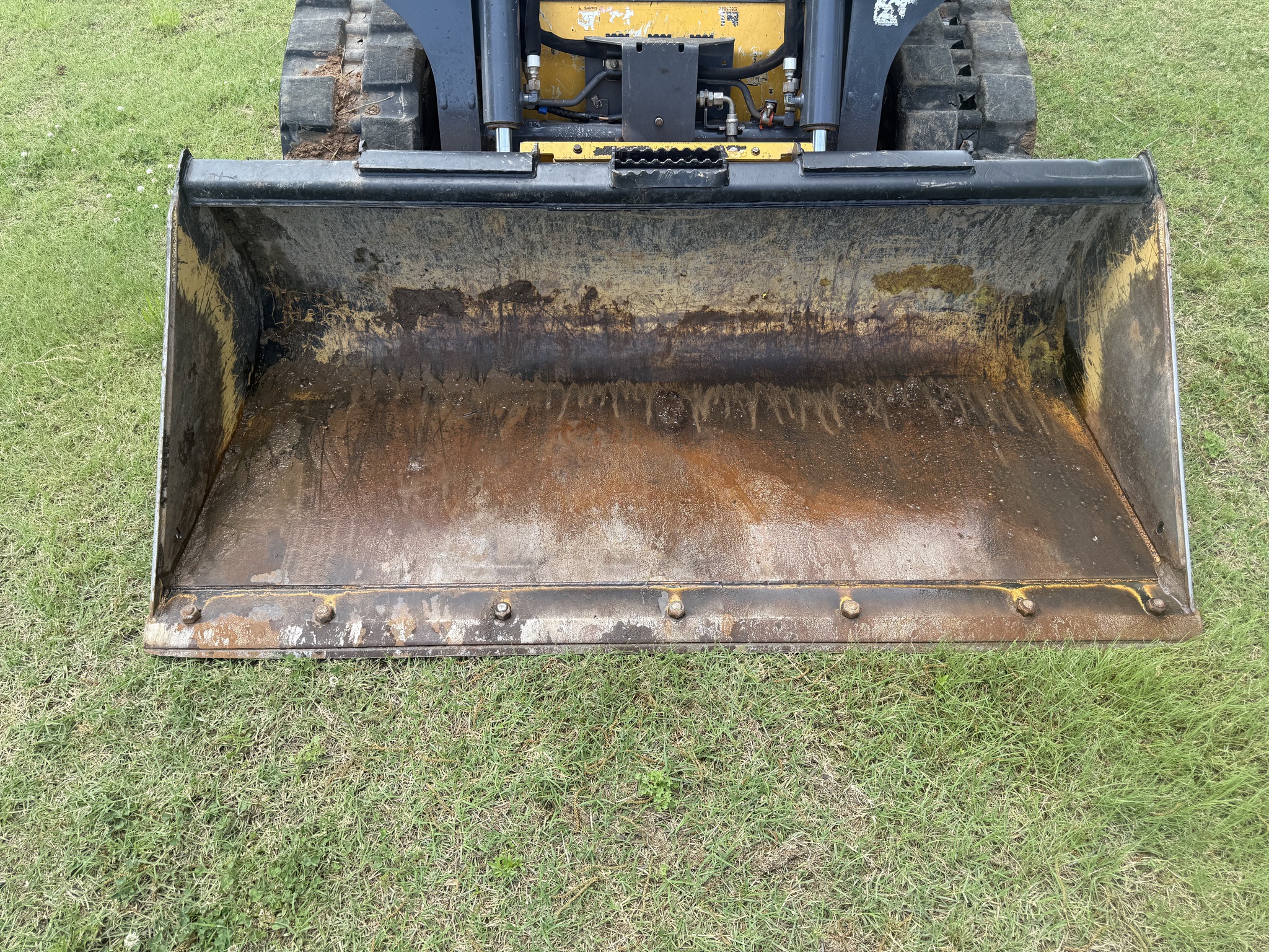 2020 John Deere 317G Image 9