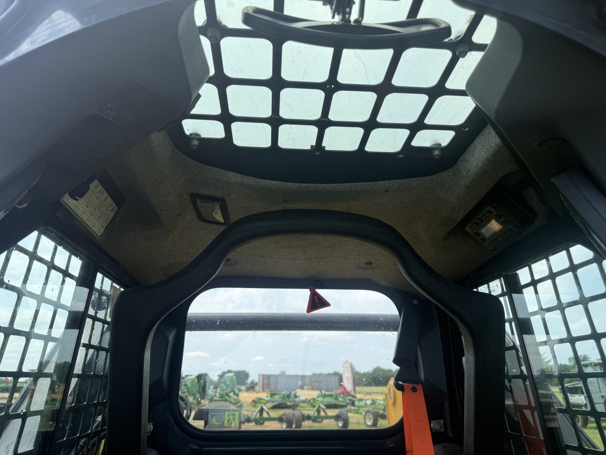 2020 John Deere 317G Image 21