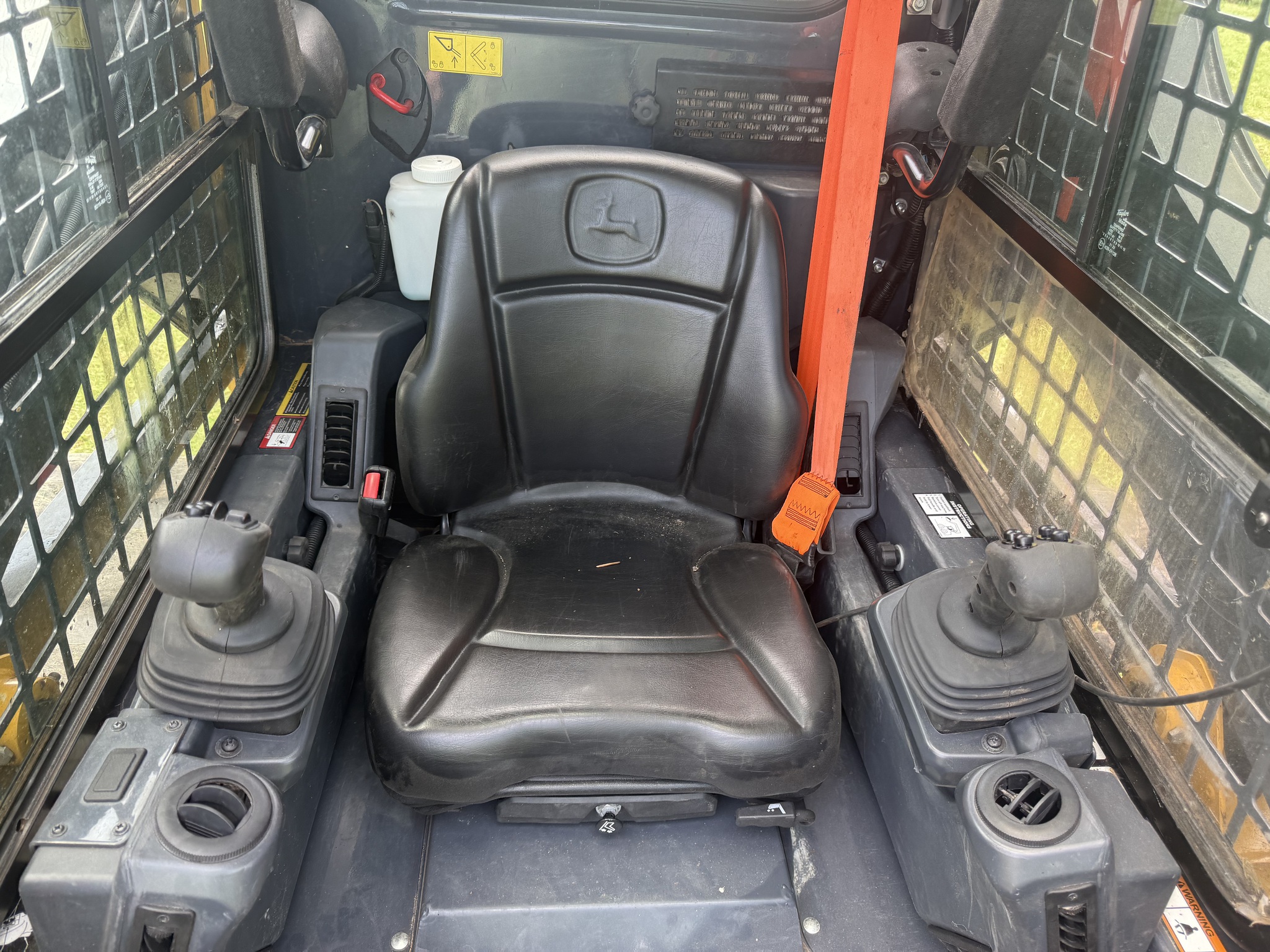 2020 John Deere 317G Image 20