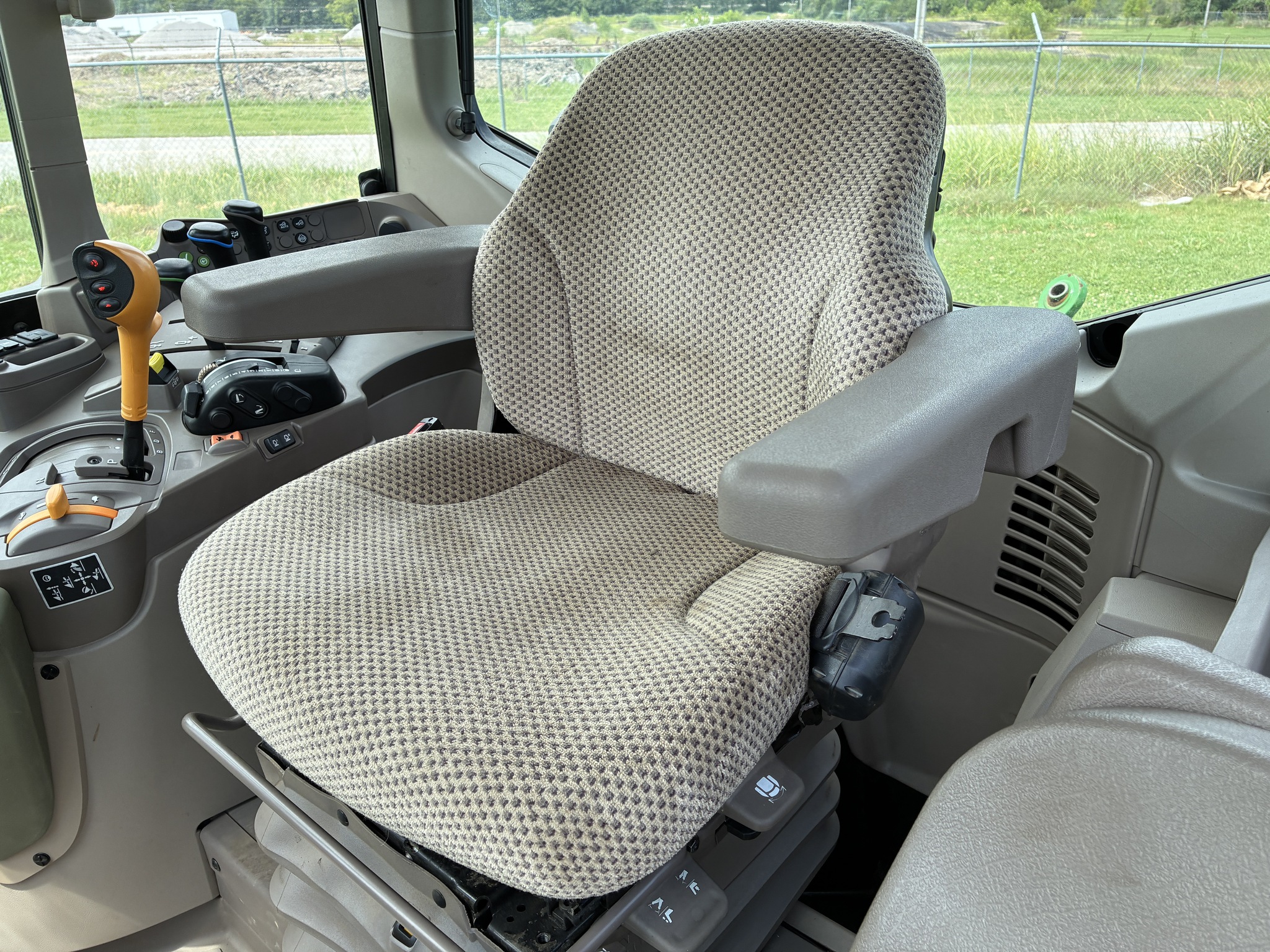 2024 John Deere 6120M Image 31