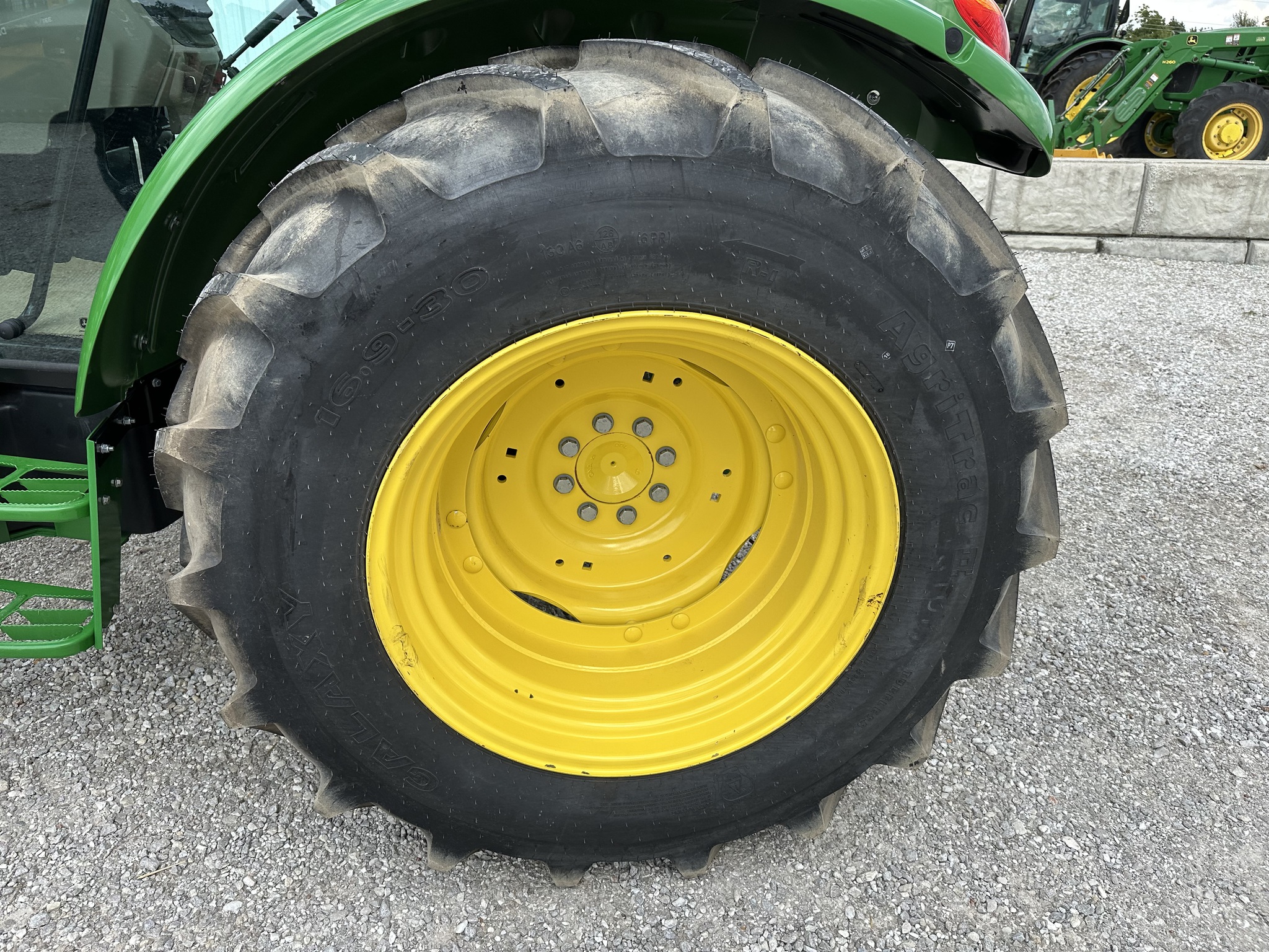  2024 John Deere 5075E at Heritage Tractor in Joplin, MO