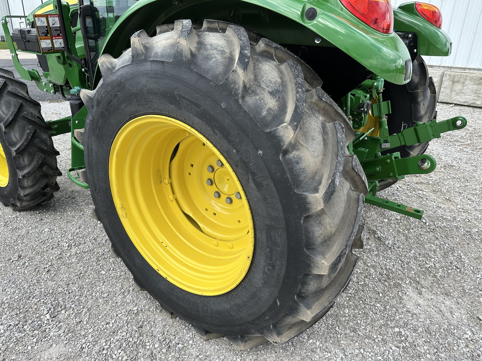  2024 John Deere 5075E at Heritage Tractor in Joplin, MO