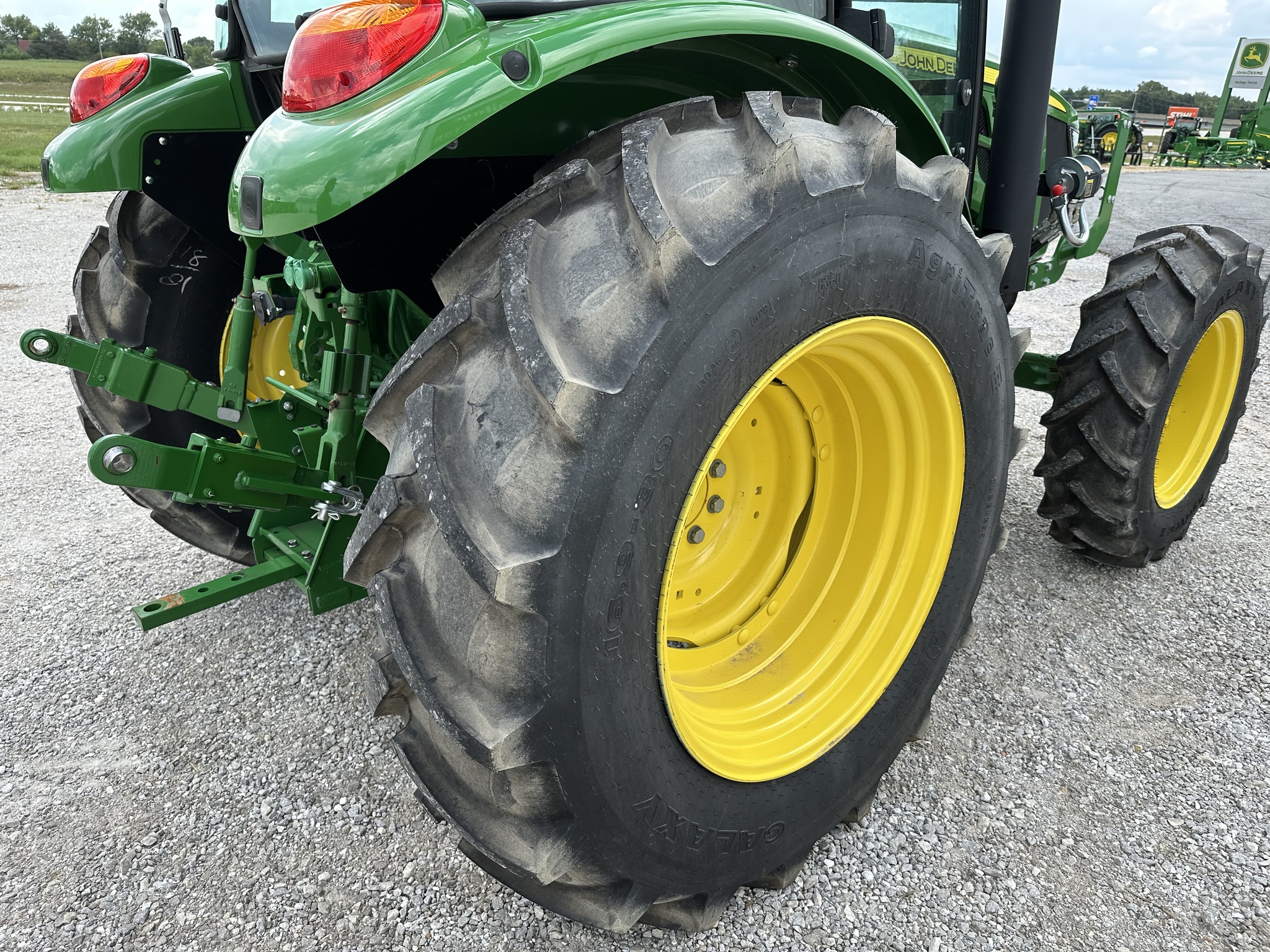  2024 John Deere 5075E at Heritage Tractor in Joplin, MO