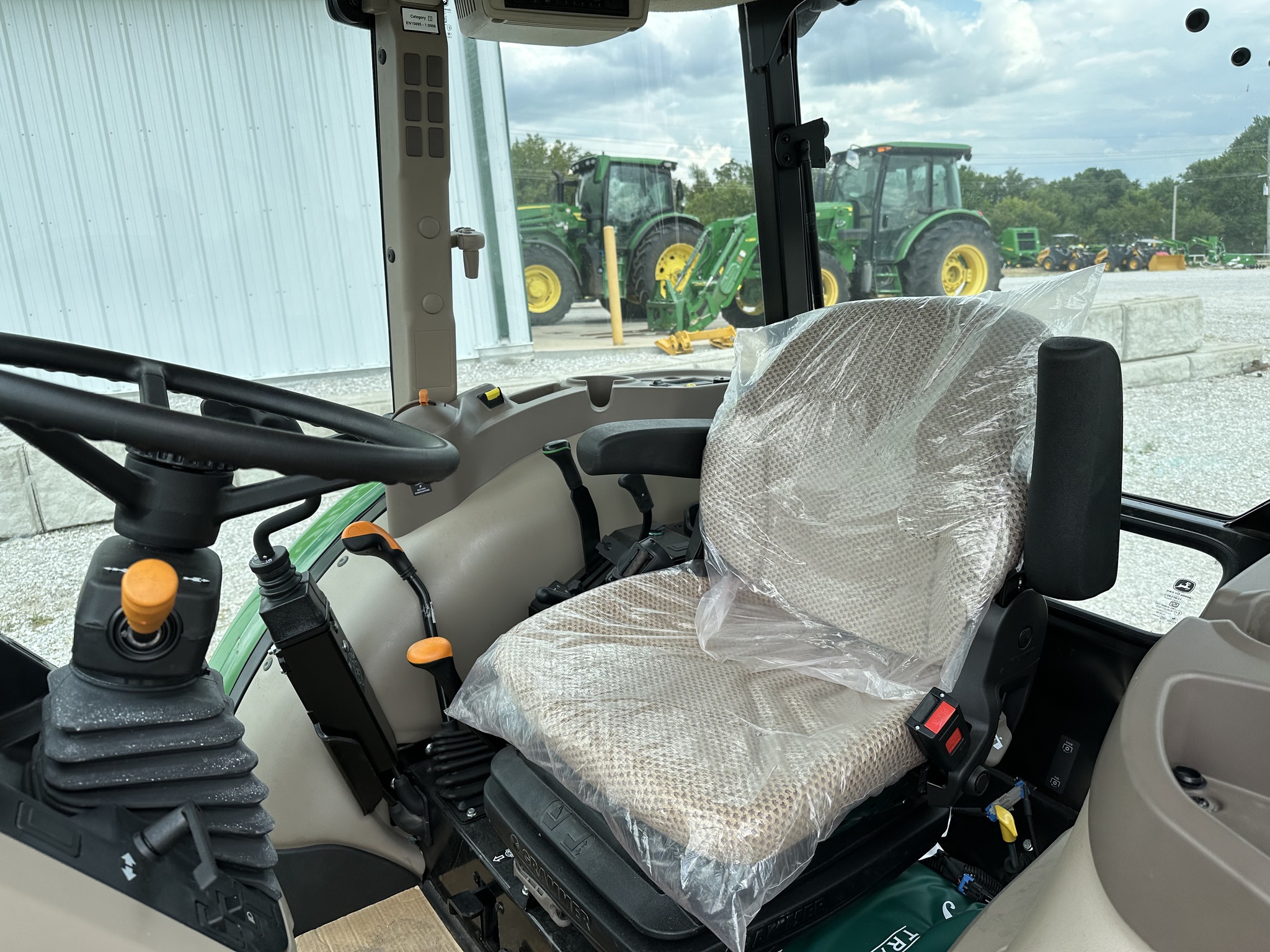  2024 John Deere 5075E at Heritage Tractor in Joplin, MO