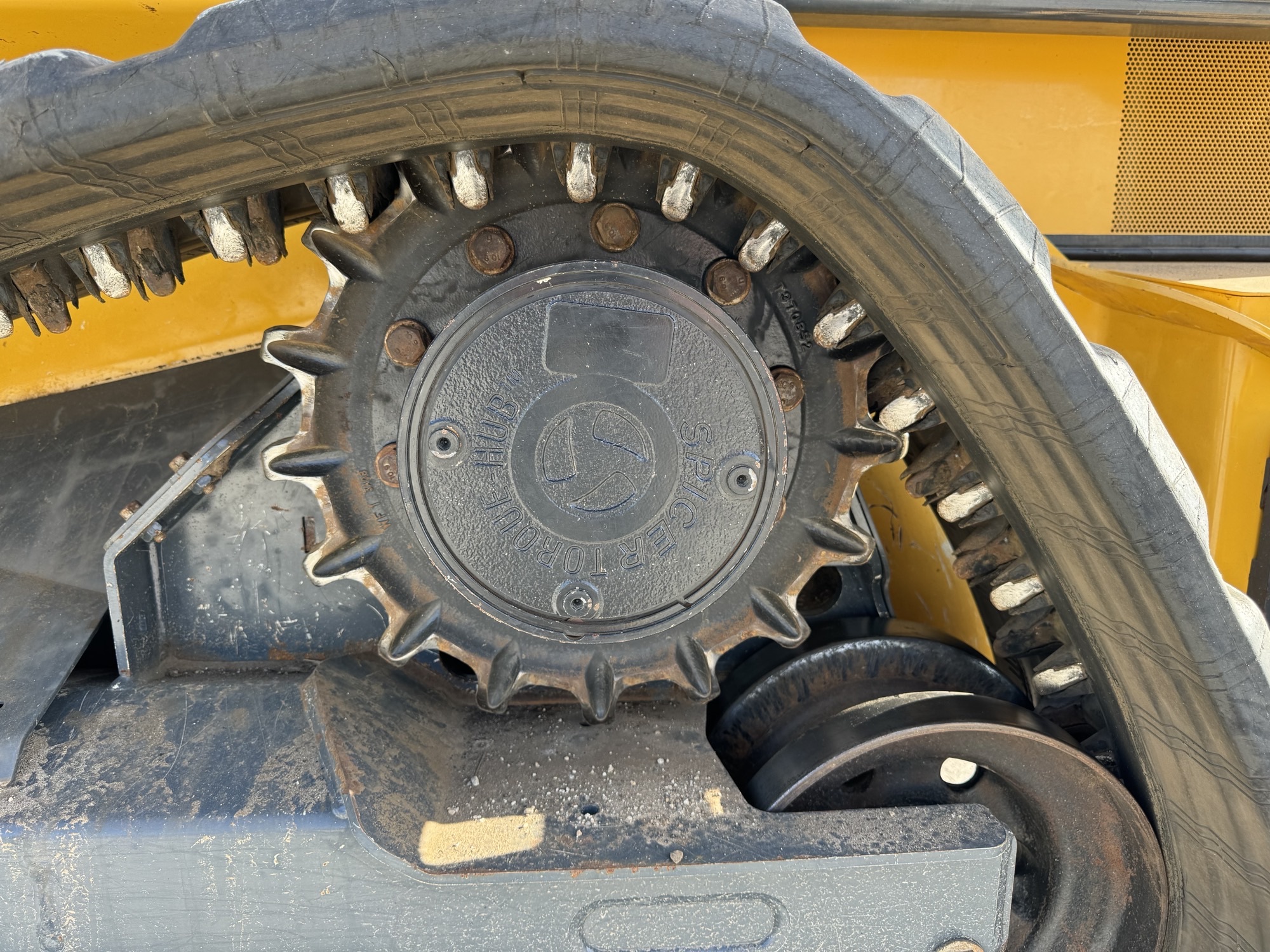 2023 John Deere 333G Image 18