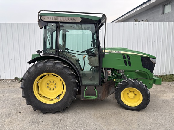 2017 John Deere 5100GN