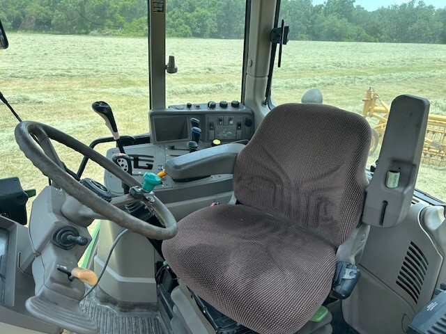 2008 John Deere 7130 Image 4