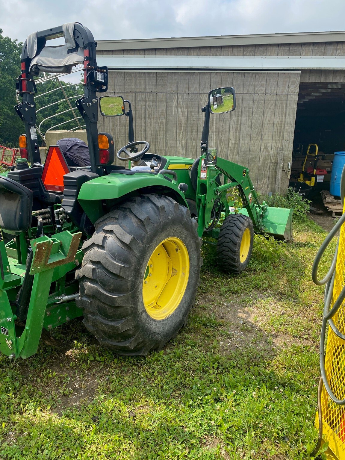 2016 John Deere 4066R Image 3
