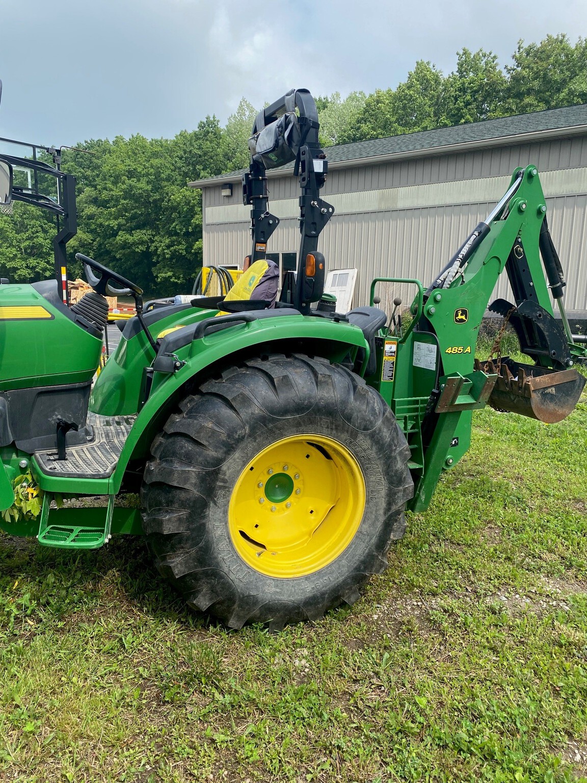 2016 John Deere 4066R Image 5
