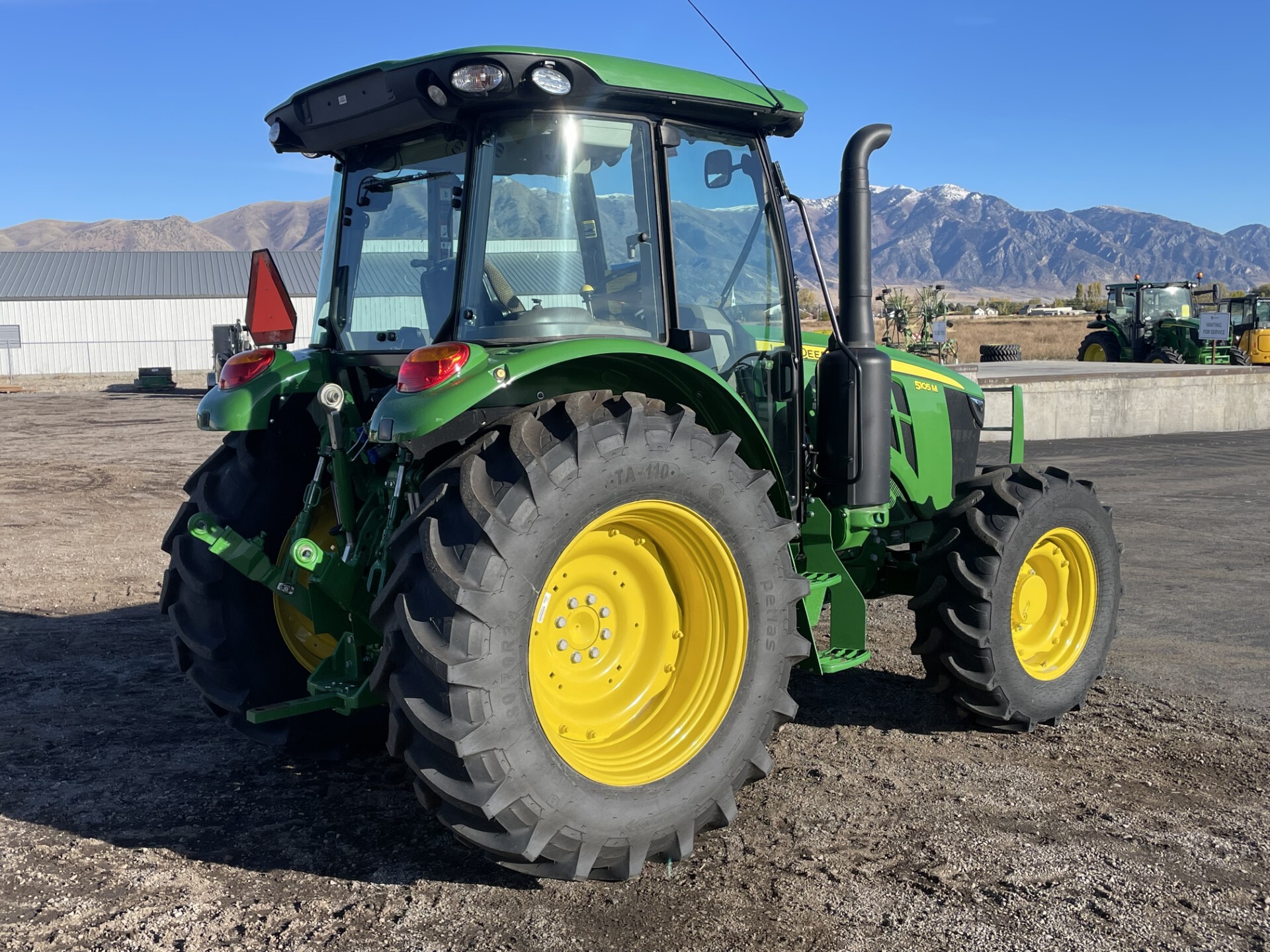 2024 John Deere 5105M Image 5