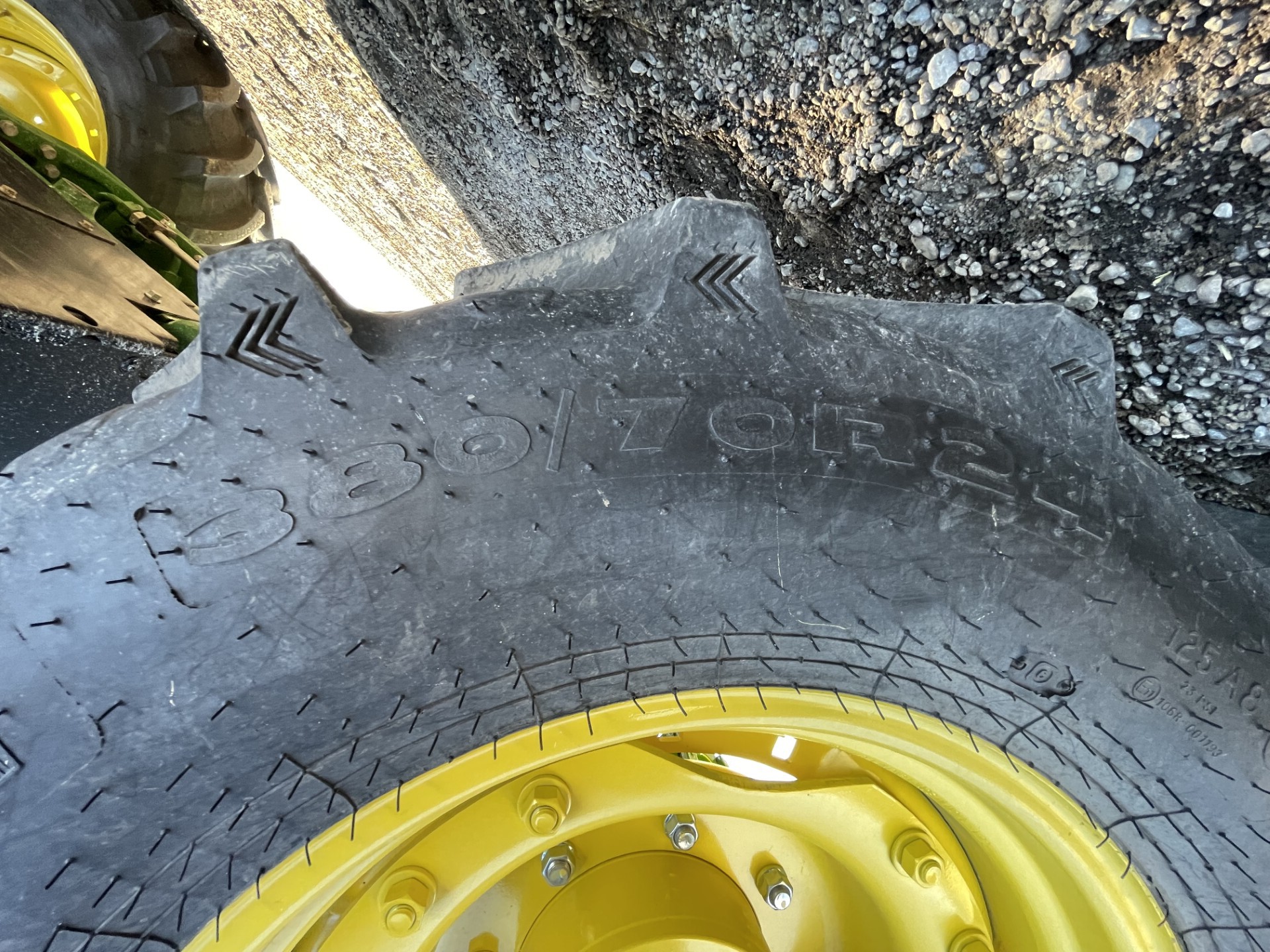 2024 John Deere 5105M Image 9