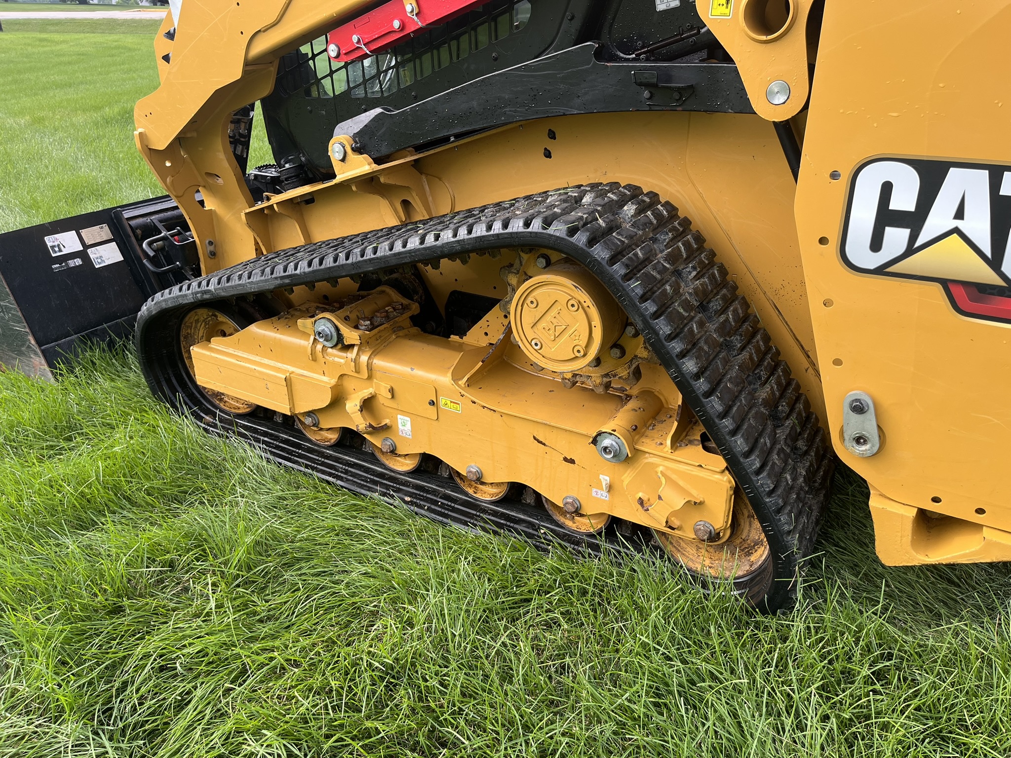 2023 Caterpillar 255 Image 3