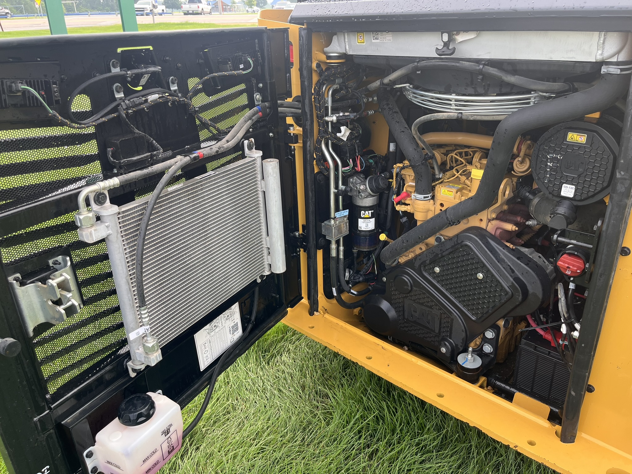 2023 Caterpillar 255 Image 12