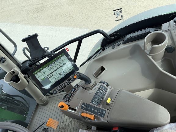 2025 John Deere 6R 155 - Photo31