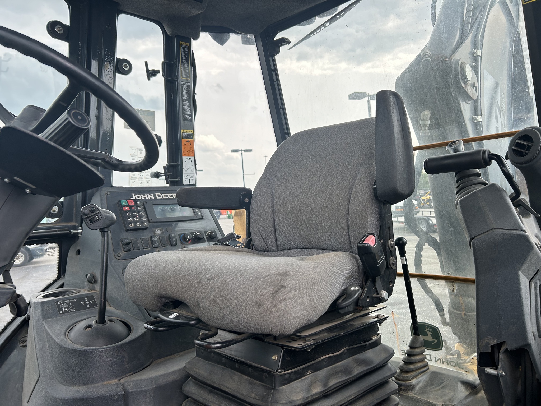 2015 John Deere 410L Image 13