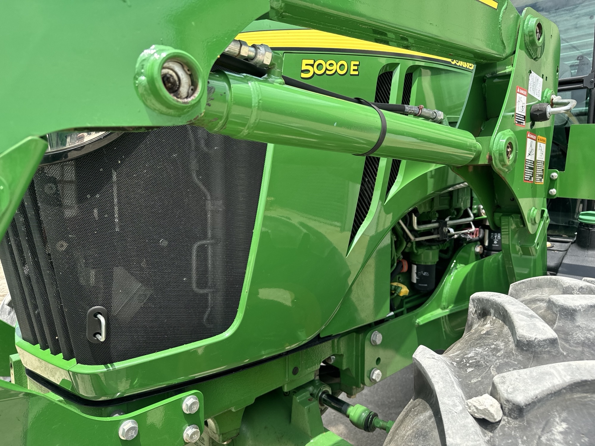 2020 John Deere 5090E Image 10