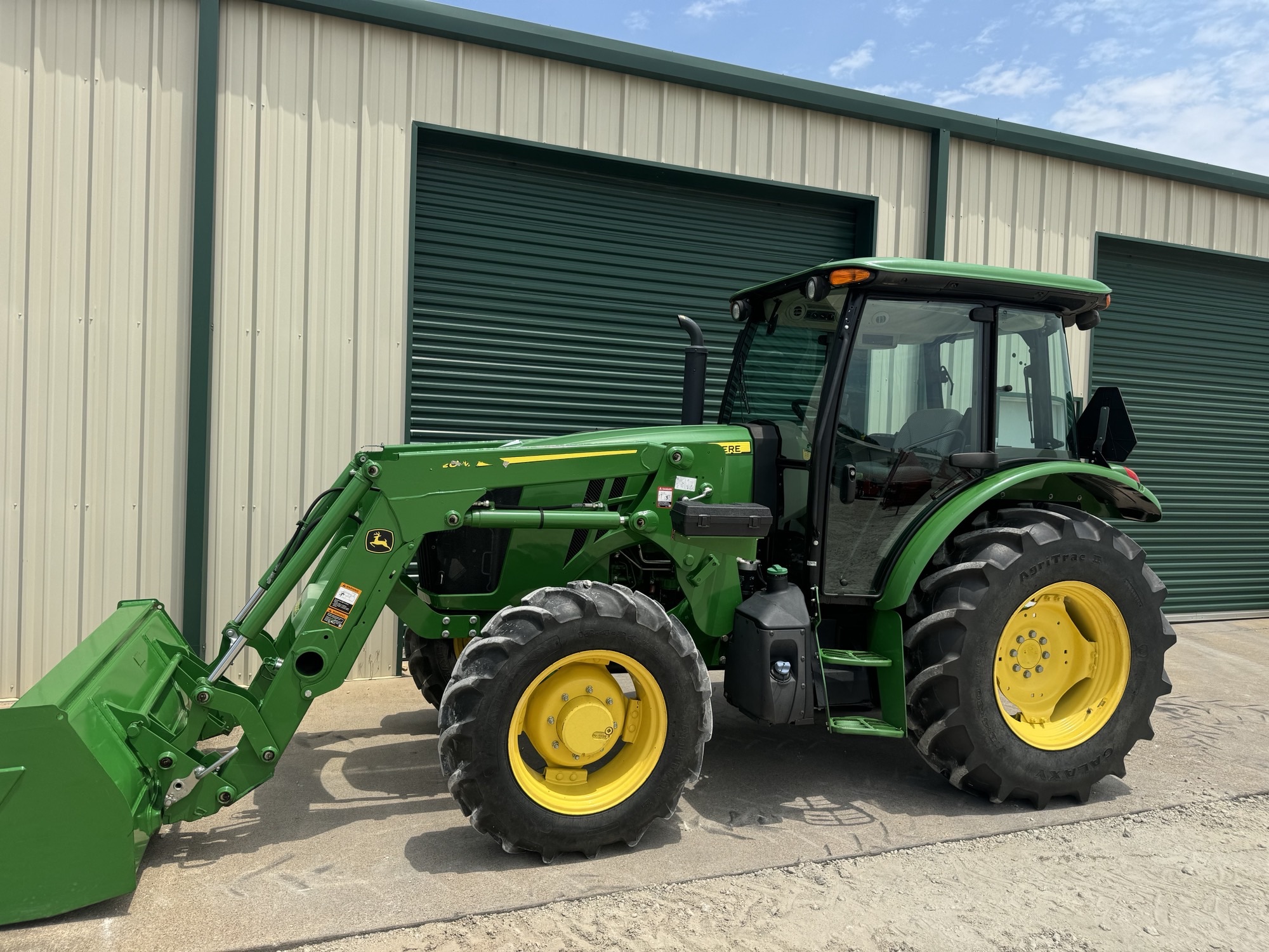 2020 John Deere 5090E Image 1