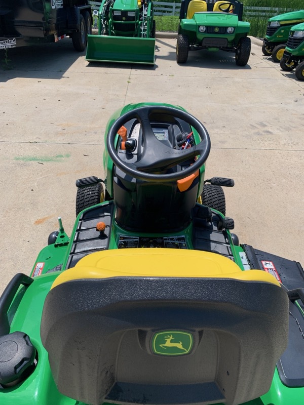 2024 John Deere X570 Image 7