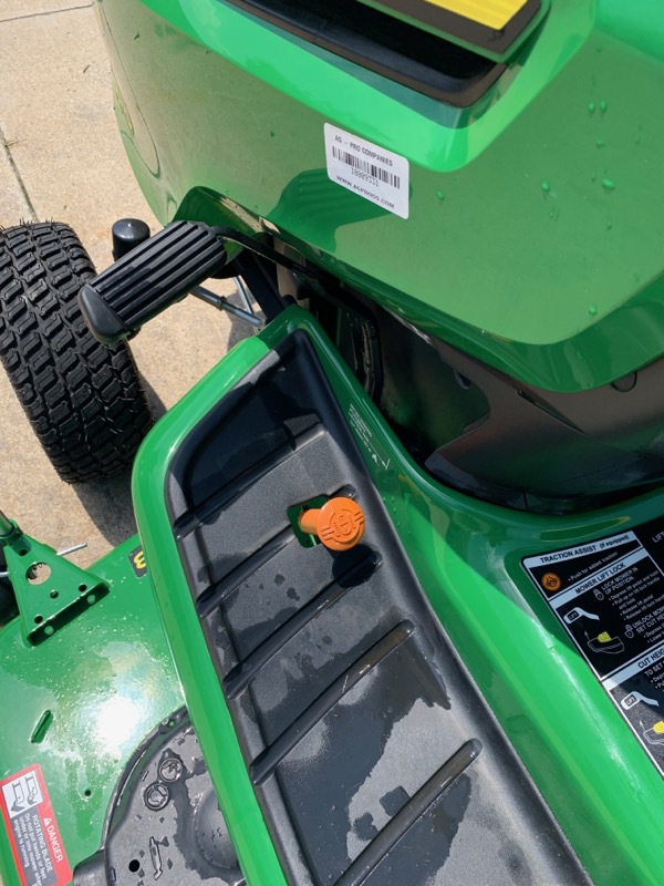 2024 John Deere X570 Image 8